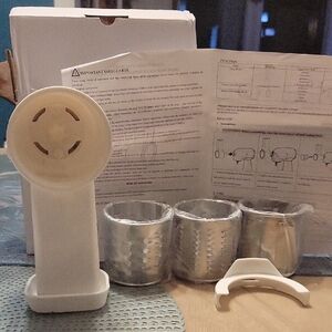 White and Silver Kitchen Grater Set